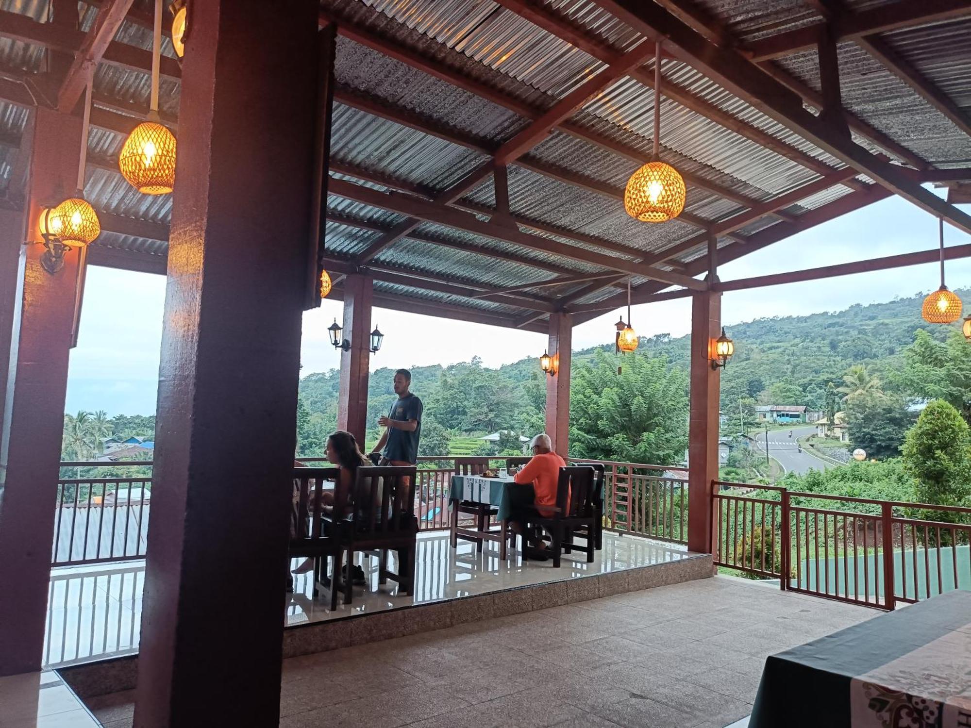 Moon In Hotel Kelimutu Ngoại thất bức ảnh